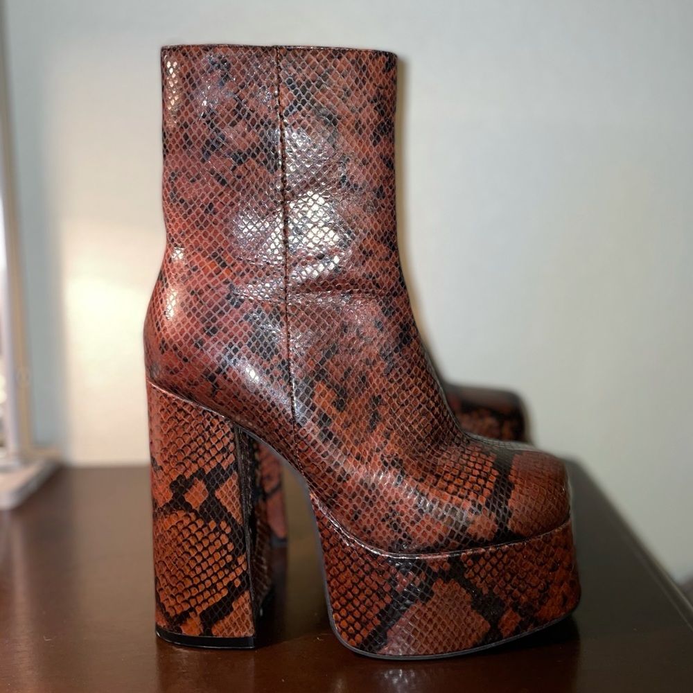 Jeffrey Campbell snakeskin platform boots size 8